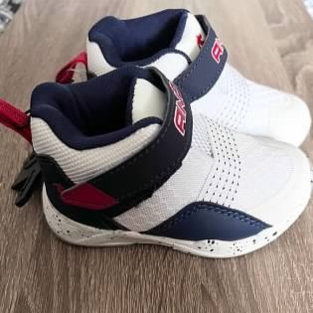 AND 1 High-Top Basketball White kid Sneaker Size 6